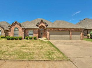 928 Regal Rd, Yukon, OK 73099