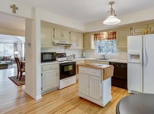 8 Harrow Ln, Bedminster, NJ 07921