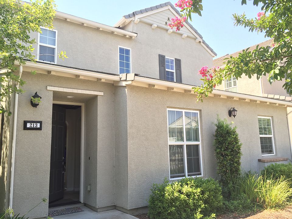 1st image of 213 Chambord Way #213