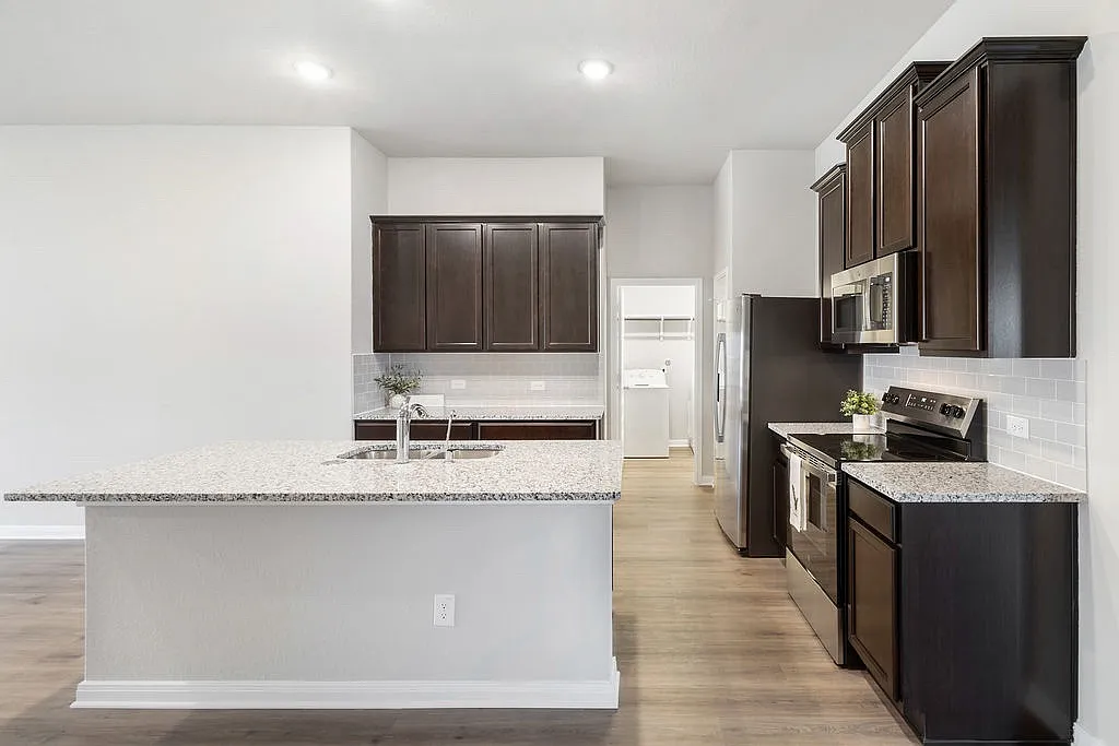 3 bed, 1697 sqft, $1,900 — Photo 4