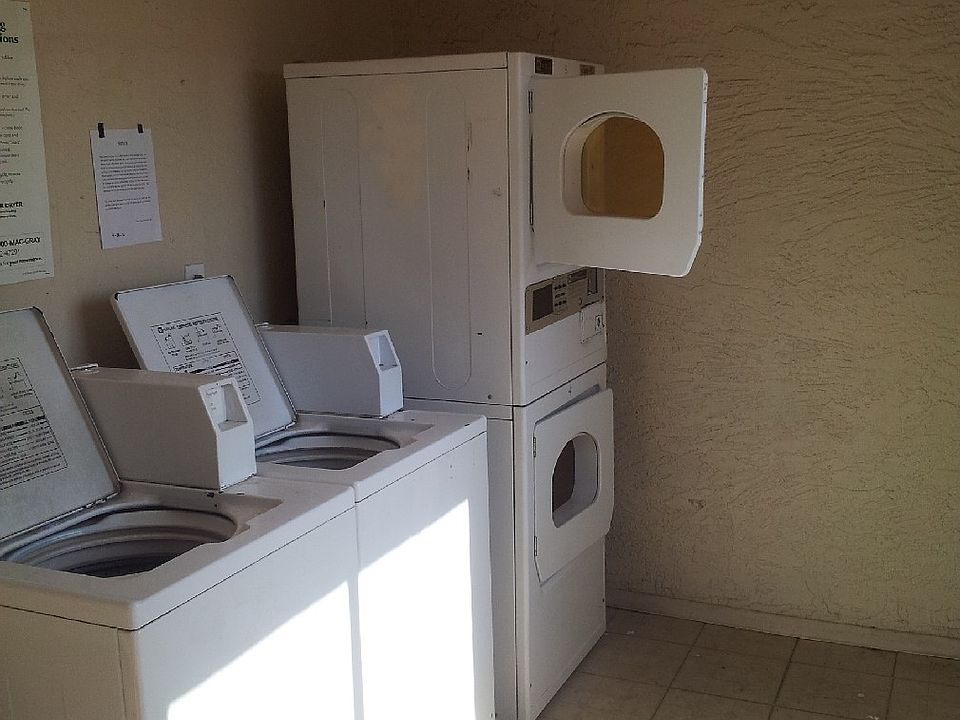 1st image of 806 E Carol Ave