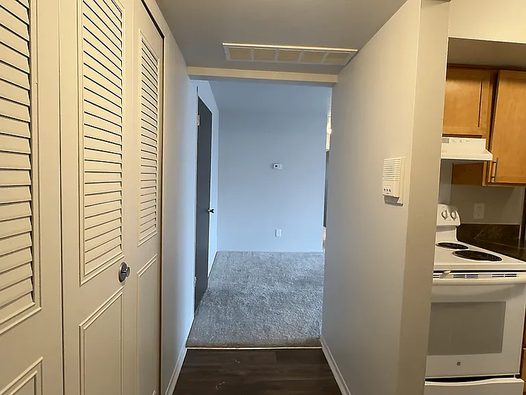 Drawbridge Apartments East — Photo 39