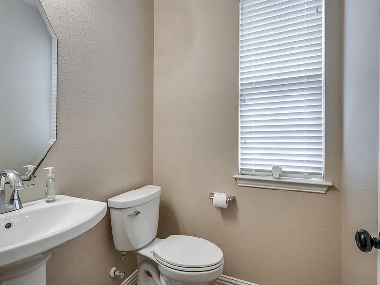 205 Chester Dr — Photo 11