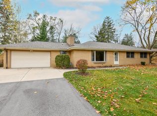 18715 Ridgewood Ln, Brookfield, WI 53045