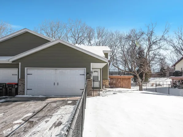 2303 Hallmark Ave N, Oakdale, MN 55128