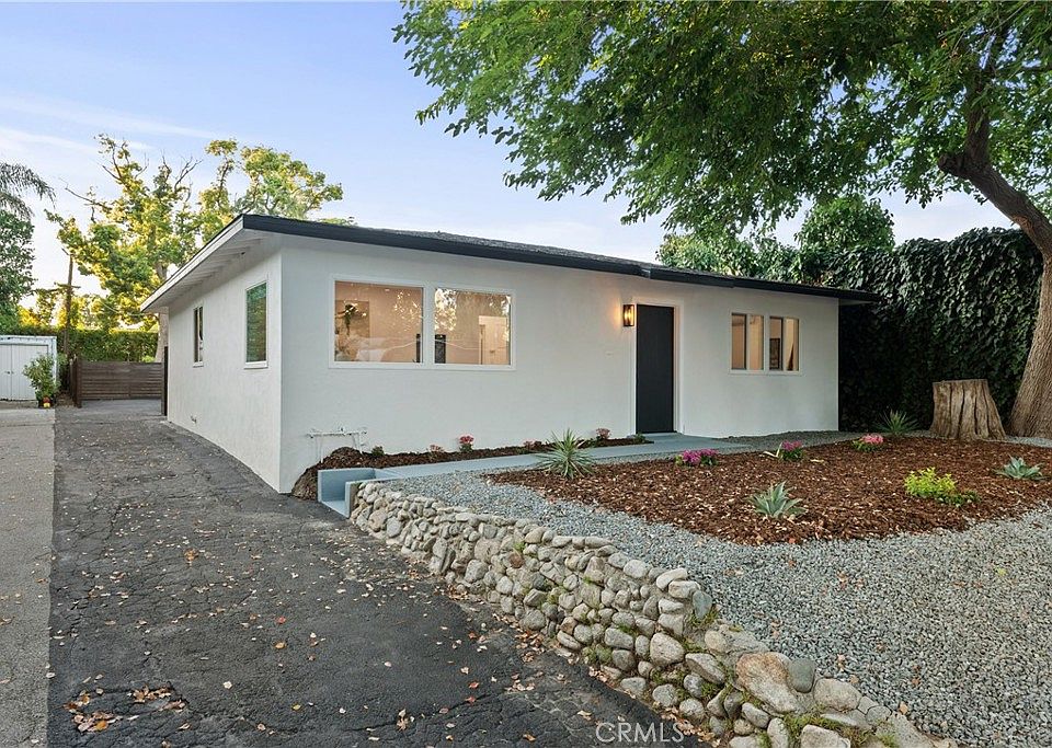 1st image of 421 W Valencia Ave
