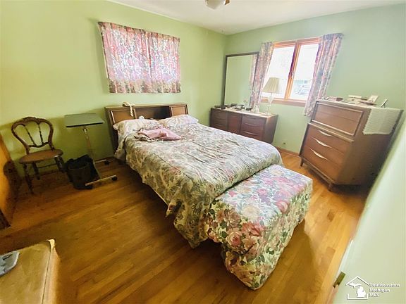 5th image of 318 Oakwood St