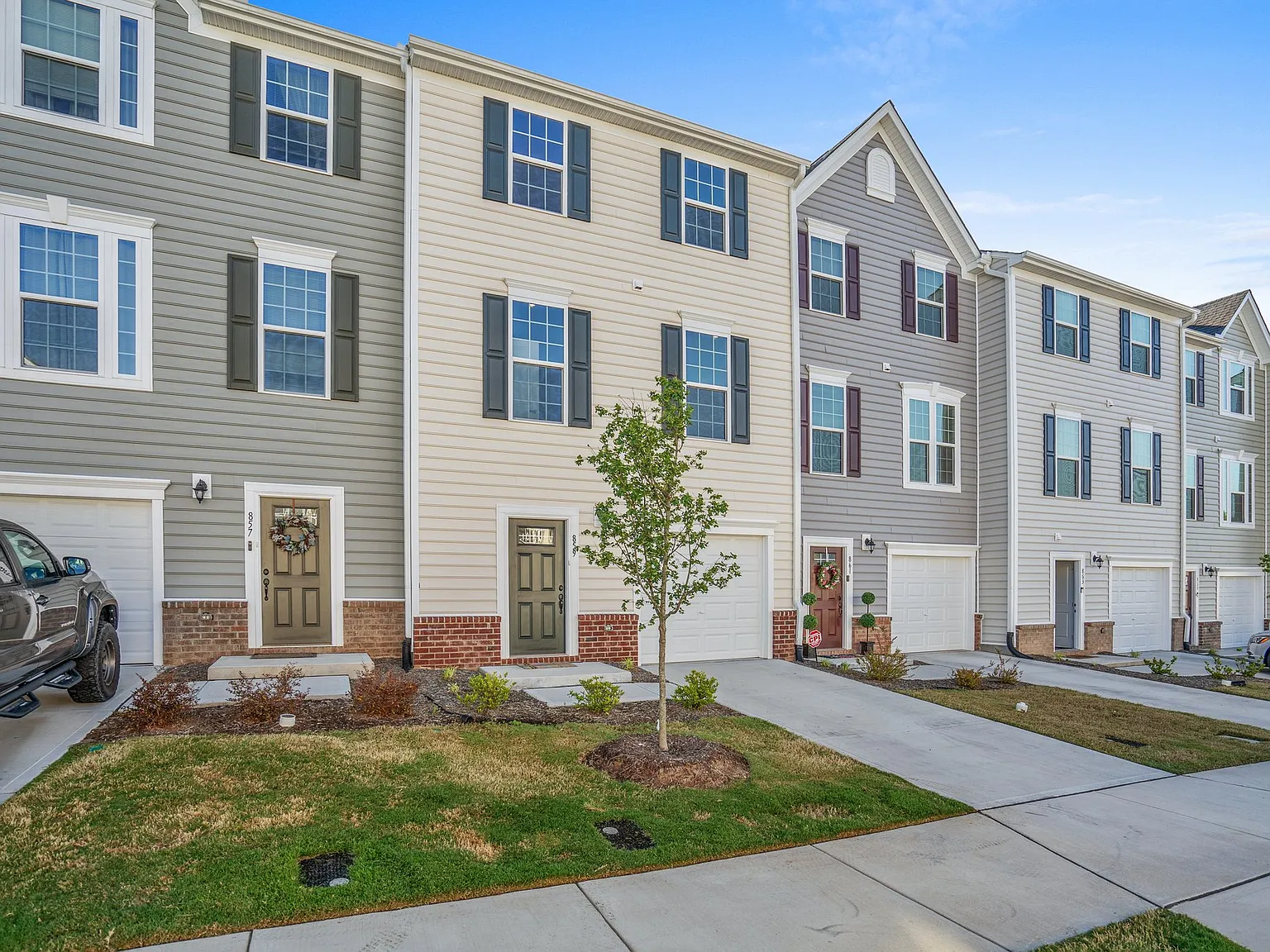 4 bed, 3.5 bath, 2350 sqft, $2,250 — Photo 3