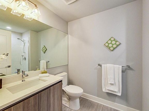 4th image of 310 W Division St Floor 4