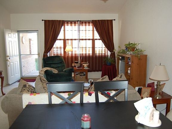 Living room dining room