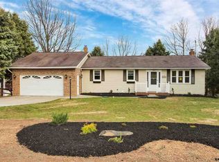 61 Heritage Dr, Hanover, PA 17331