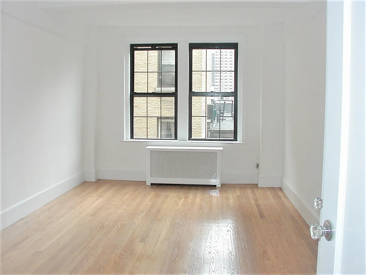 Building Photo - 50 W 72nd St #411