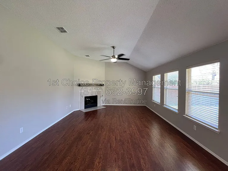 304 E Clover Park Dr — Photo 16