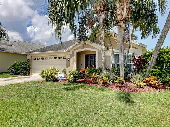2nd image of 721 NW Waterlily Pl