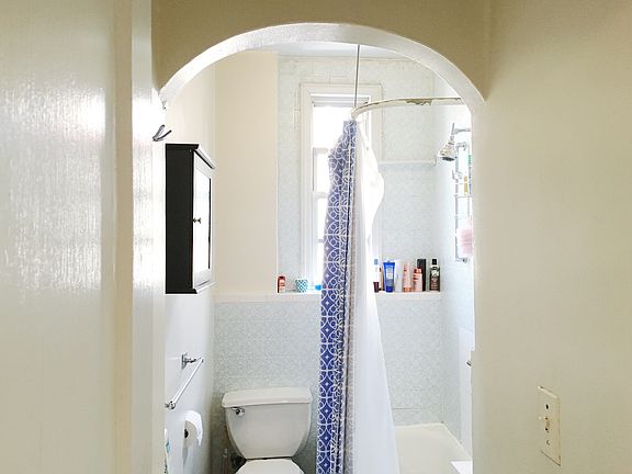 2nd image of 946 Manhattan Ave #3FR