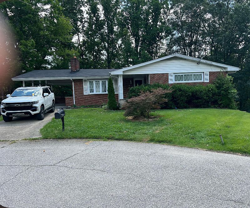 Located in cul-de-sac in quiet neighborhood of working and retired professionals with children/granchildren