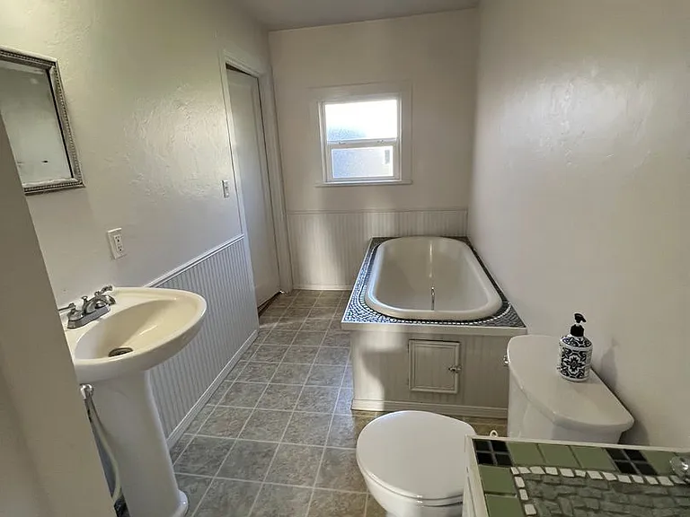 750 B St — Photo 12
