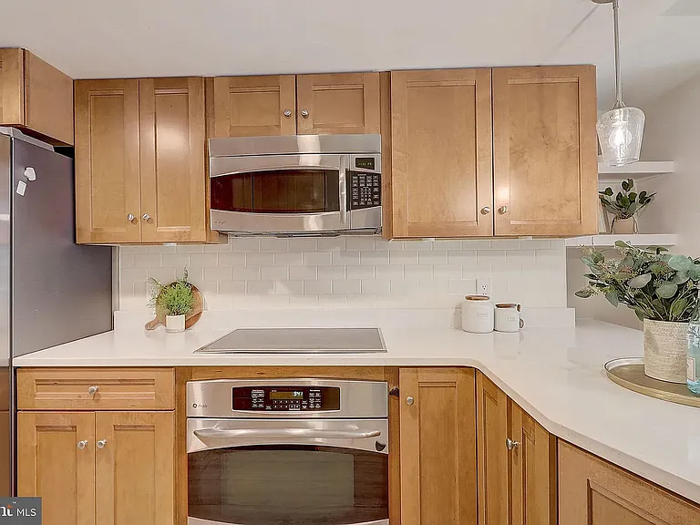 1099 22nd St NW #201 — Photo 9