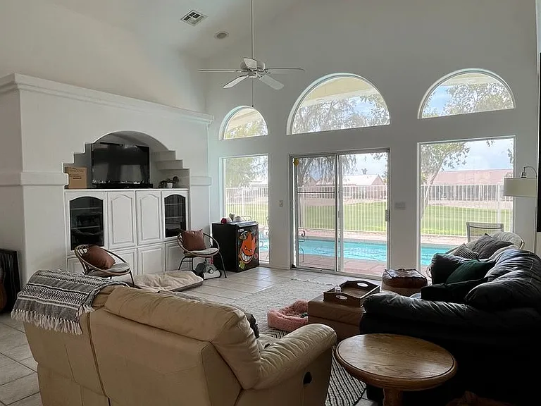 2056 E Desert Lakes Dr — Photo 8