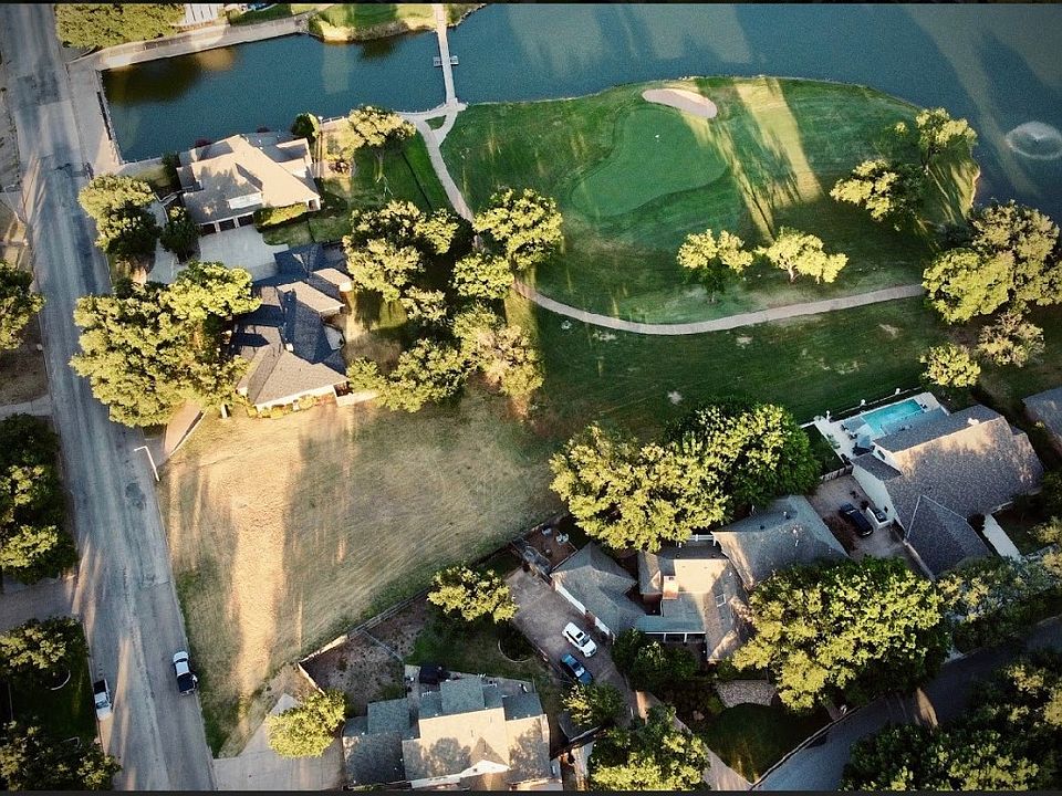 1st image of 2933 Woodlake Dr