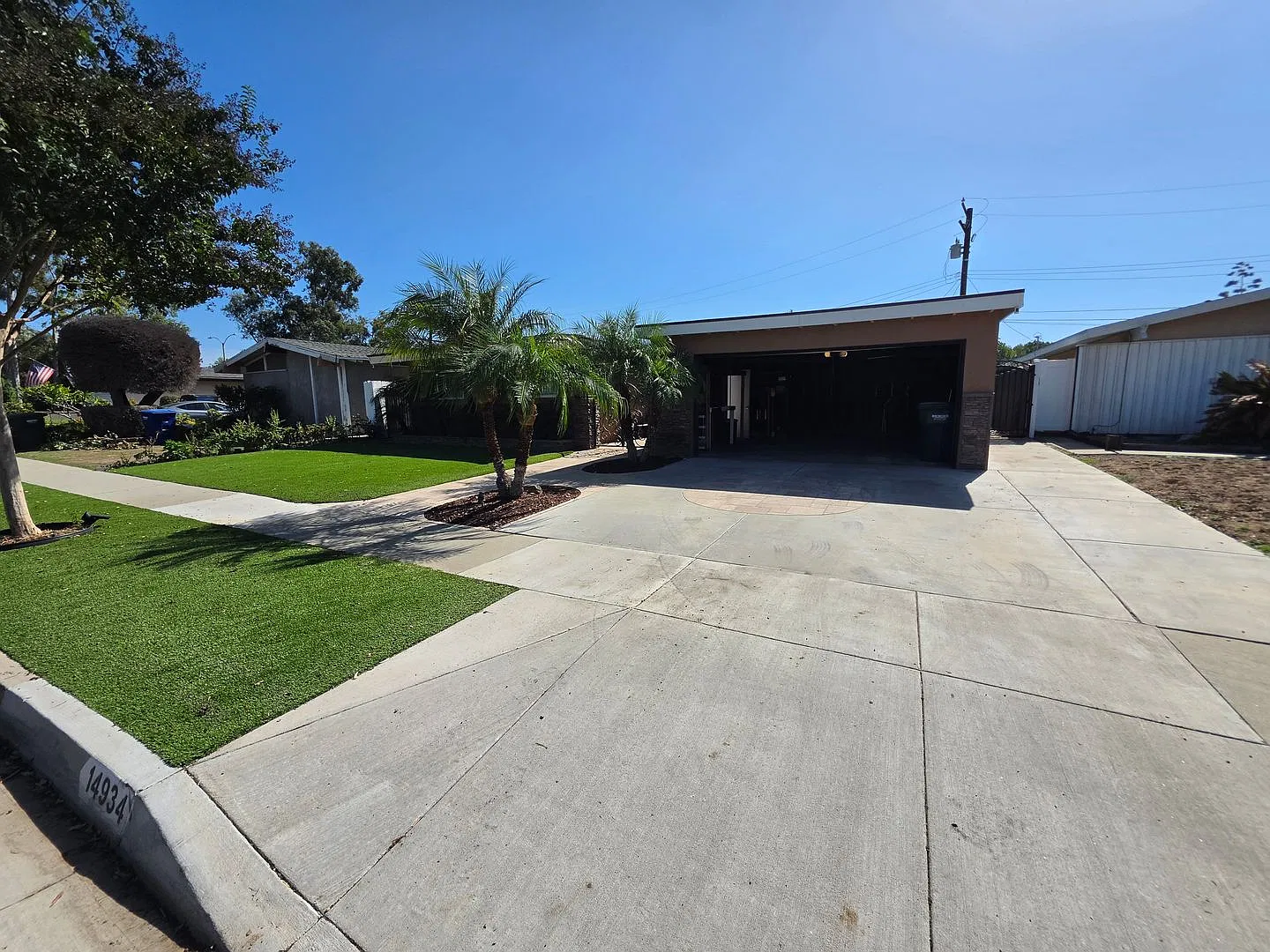 Gorgeous Upgraded 4 Bed, 2 Bath Home for Lease — Photo 2