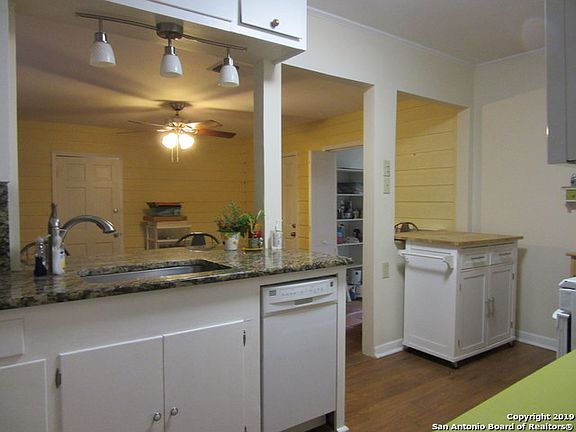 5th image of 301 Irvington Dr