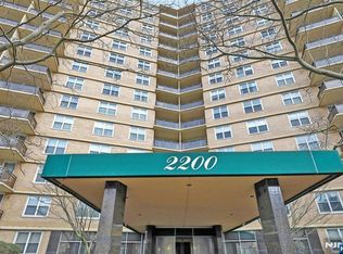 2200 N Central Rd APT 3U, Fort Lee, NJ 07024