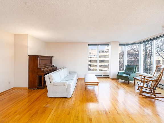 5th image of 522 Moberly Rd #404