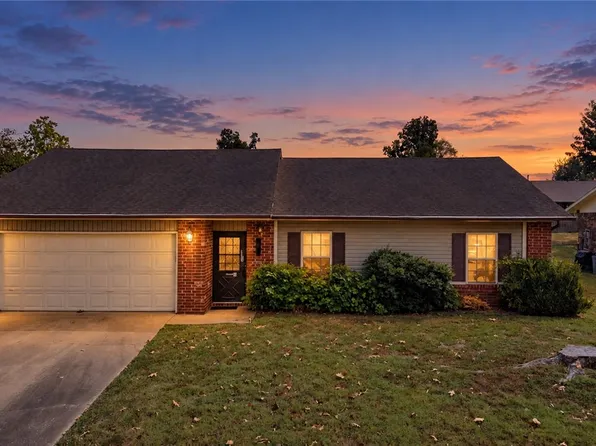 1105 S 27th St, Rogers, AR 72758