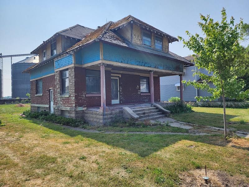 2nd image of 3660 Main St