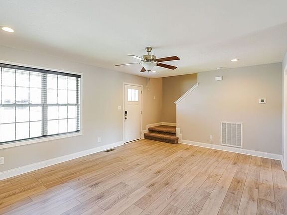 4th image of 160 Bonnell Dr