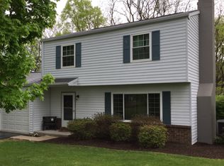 961 Lark Dr, Harrisburg, PA 17111