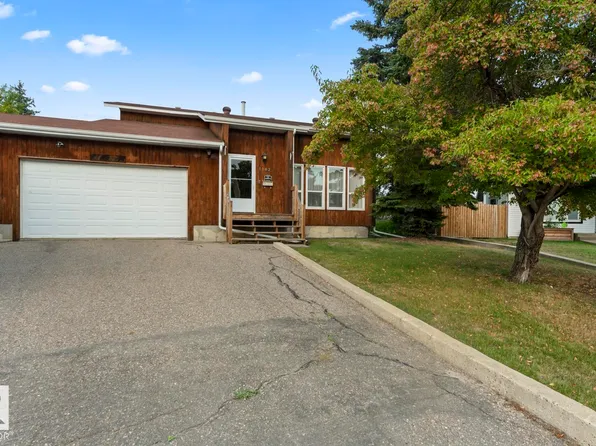 1102 13th Ave, Cold Lake, AB T9M 1J4