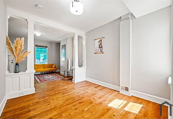 5th image of 468 N Dearborn St