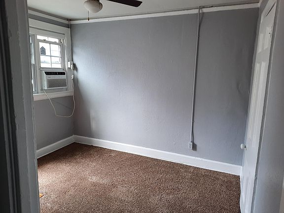 3rd image of 10241 Warwick Blvd