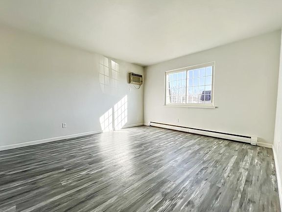 3rd image of 4628 Washington Square Dr #Top
