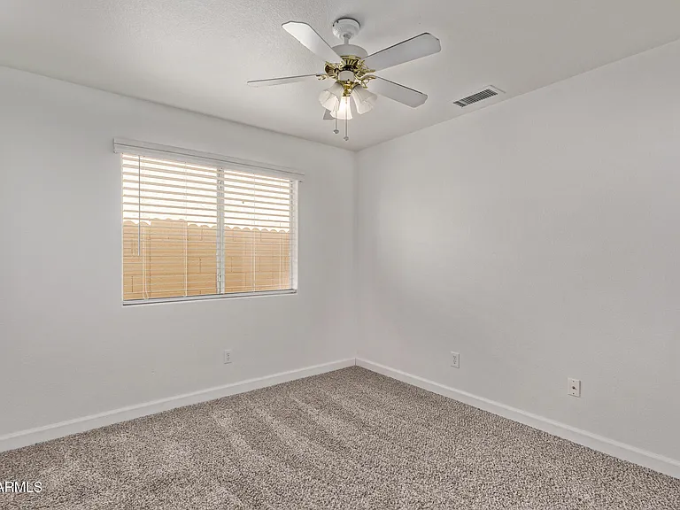 1077 W Laurel Ave — Photo 22