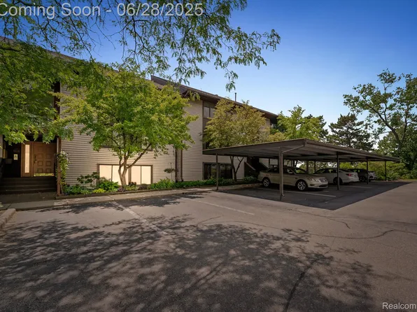 510 Cliffs Dr APT 305, Ypsilanti, MI 48198