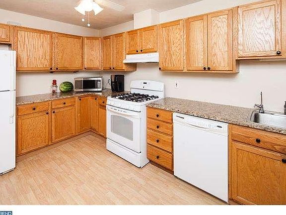 4th image of 24 Windflower Dr