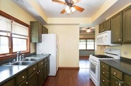 3rd image of 43015 N Lake Ave
