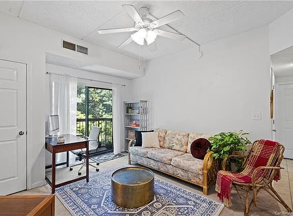 2nd image of 211 Heritage Blvd Suite 306