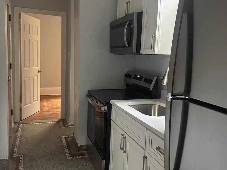 948 Court St #304 — Photo 6