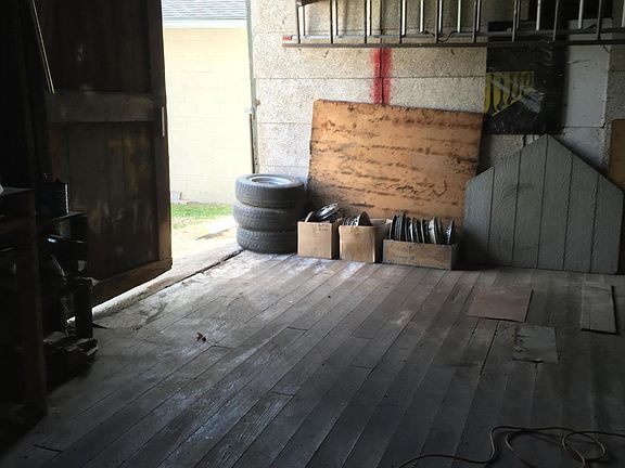 4th image of 139 Linden Ave