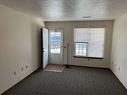 2 bed, 880 sqft, $950 — Photo 1