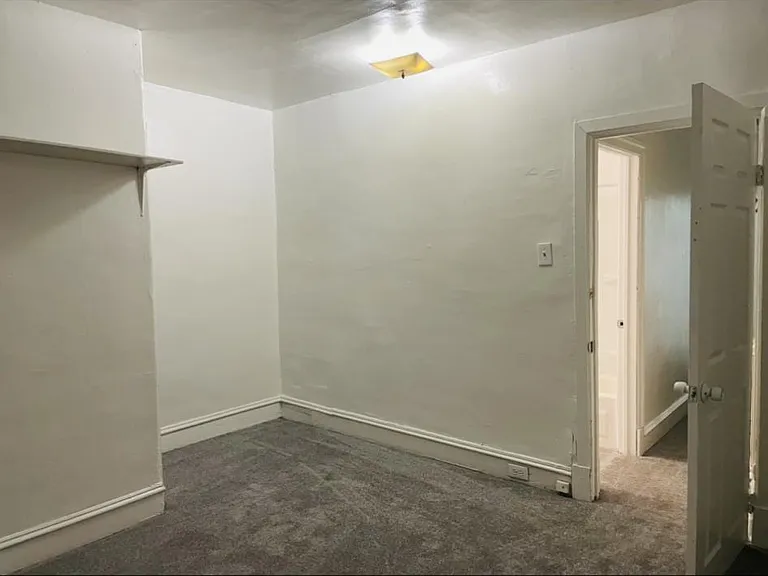 6533 Regent St — Photo 17