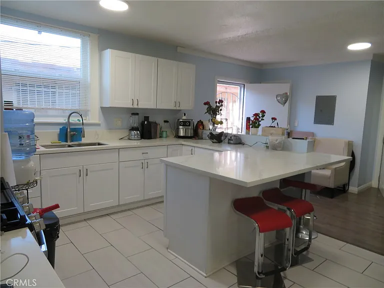 3923 S South Normandie Ave — Photo 3