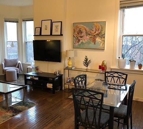 2nd image of 1852 N Hudson Ave #3R