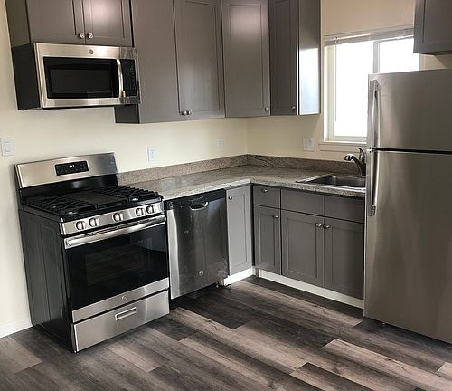 2nd image of 14 Alma Ct APT 4B