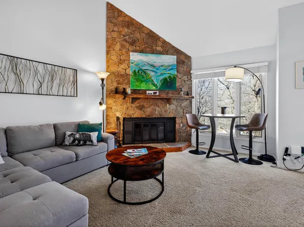 775 Laurelwood #775, Roseland, VA 22967