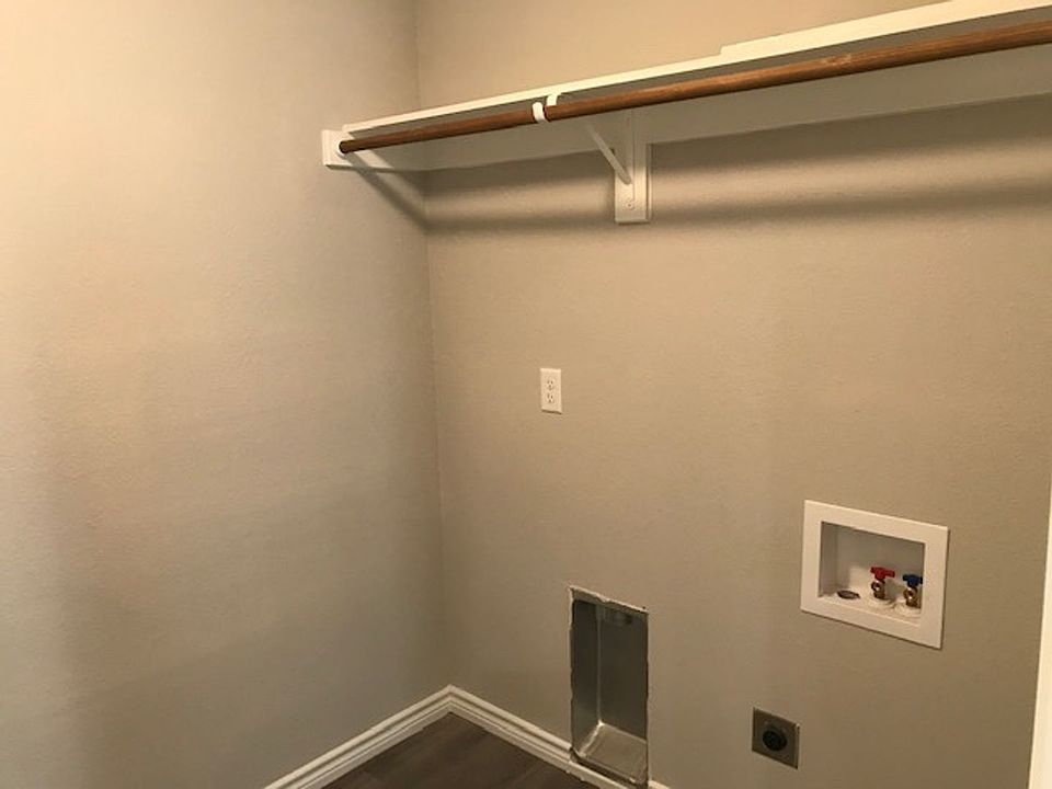 1st image of 6045 Jennings Dr